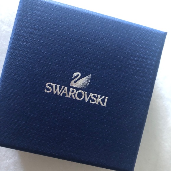 SWAROVSKI STUDS 💎 - Picture 5 of 5